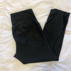 Grey cropped workout leggings.